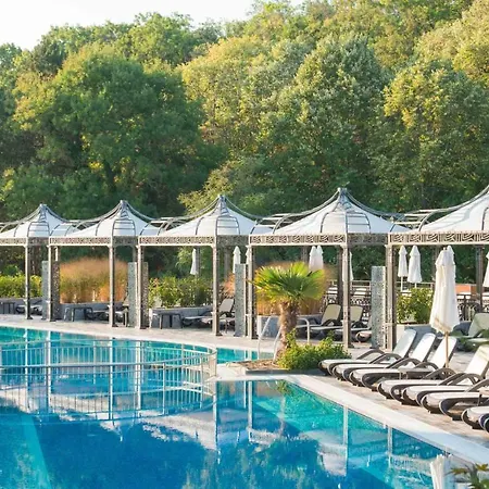 Хотел Marina White Sands